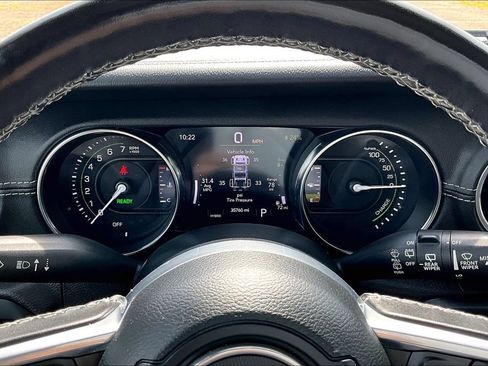 Used 2022 Jeep Wrangler Unlimited Sahara w/ Cold Weather Group AWD/4WD image 20