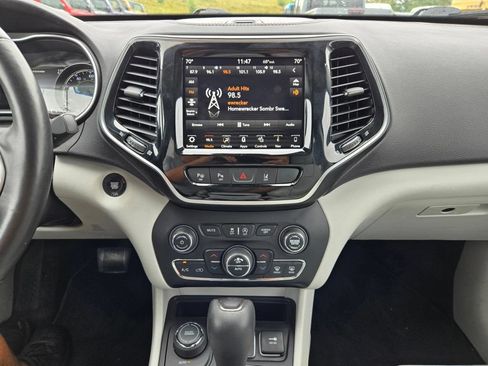 Used 2019 Jeep Cherokee Limited w/ Luxury Group AWD/4WD image 23