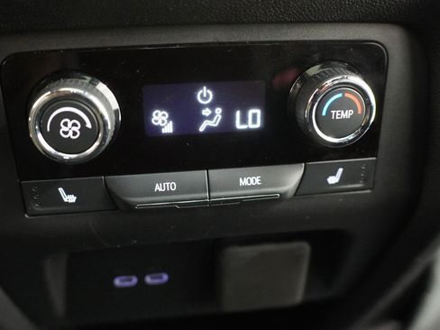 Used 2025 Chevrolet Traverse RS w/ LPO, Floor Liner Package FWD image 31