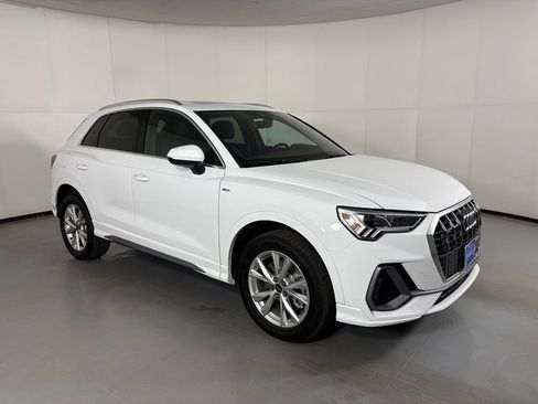 Used 2024 Audi Q3 2.0T Premium AWD/4WD image 2
