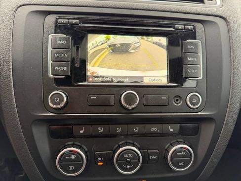 Used 2013 Volkswagen Jetta GLI FWD image 26