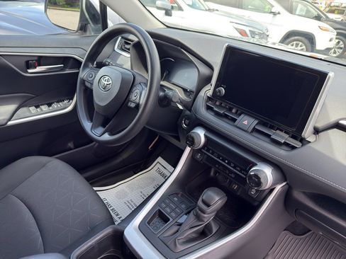 Used 2024 Toyota RAV4 XLE AWD/4WD image 19