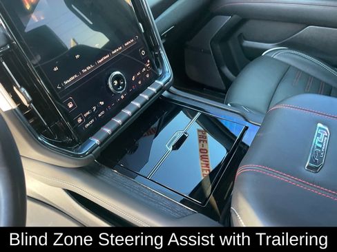 Used 2025 GMC Yukon XL AT4 Ultimate image 18