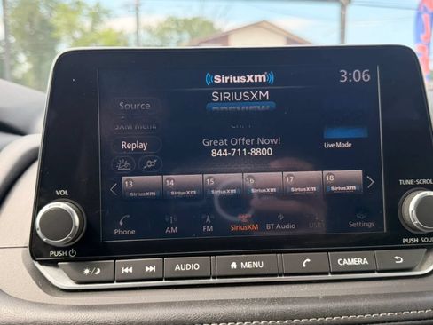 Used 2024 Nissan Rogue S AWD/4WD image 20