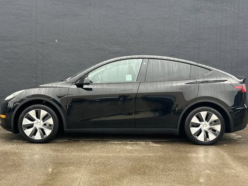 Used 2023 Tesla Model Y Long Range AWD/4WD image 5