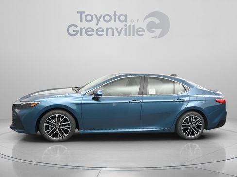 Used 2025 Toyota Camry XLE w/ Premium Plus Package FWD image 4