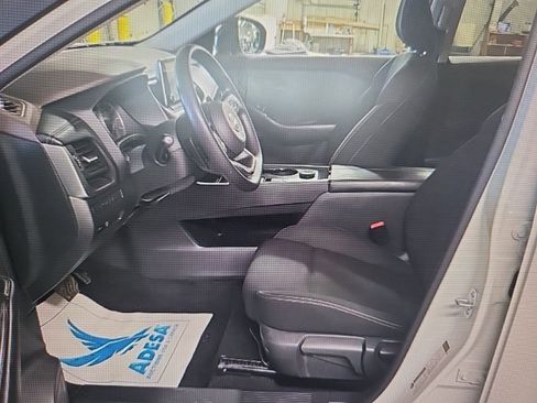 Used 2023 Nissan Rogue S image 5