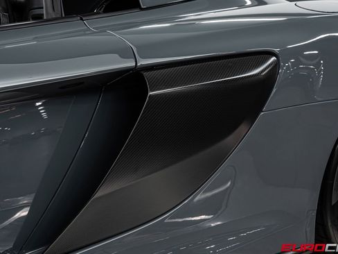 Used 2016 McLaren 675LT Spider RWD image 20