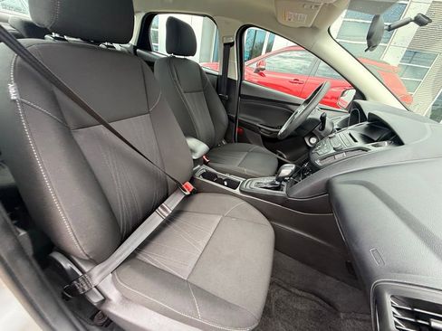 Certified 2017 Ford Focus SE image 11