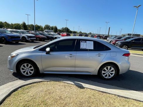 Used 2024 Toyota Corolla LE FWD image 4