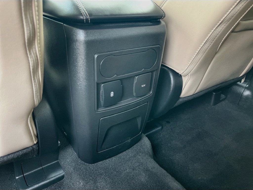 Used 2024 Ford Explorer XLT w/ Equipment Group 202A RWD image 32