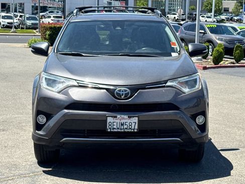Used 2018 Toyota RAV4 XLE AWD/4WD image 10