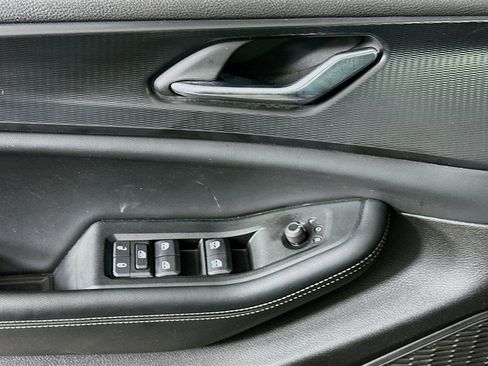 Used 2025 Jeep Grand Cherokee Altitude AWD/4WD image 15
