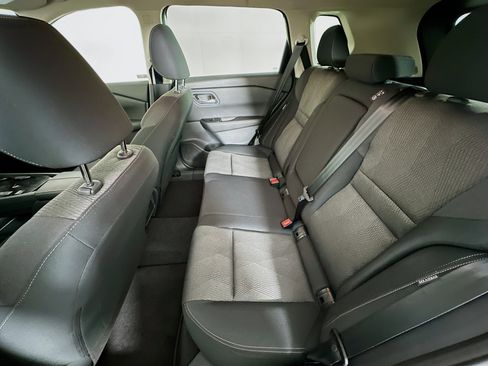 Used 2026 Nissan Rogue SV FWD image 27
