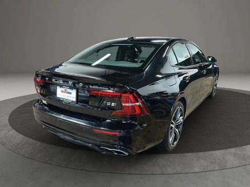 Used 2019 Volvo S60 T8 R-Design image 5
