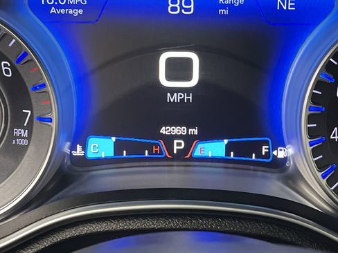 Used 2022 Chrysler 300 Touring w/ Sport Appearance Package image 14