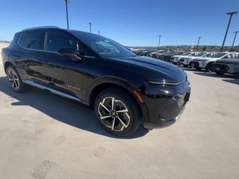 Used 2025 Chevrolet Equinox EV LT w/ Convenience Package image 2