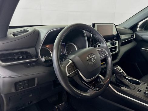 Used 2023 Toyota Highlander XSE image 4