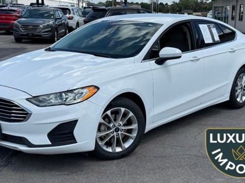 Used 2019 Ford Fusion SE FWD image 1