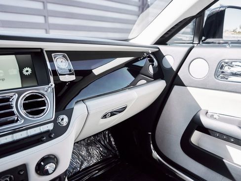 Used 2015 Rolls-Royce Wraith image 75