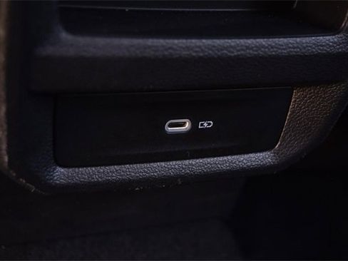 Certified 2022 Volkswagen Taos SE image 23