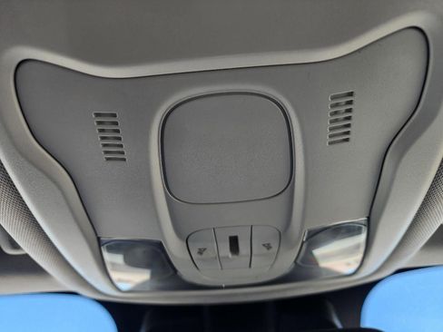 Used 2020 Jeep Renegade Latitude w/ Cold Weather Group image 22