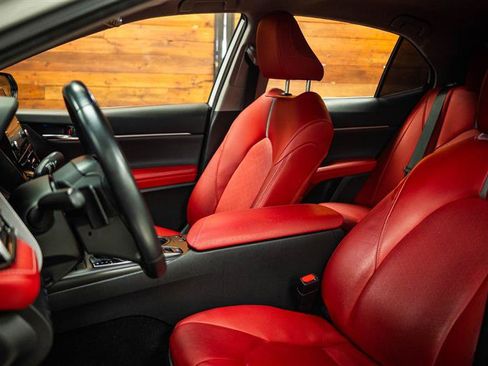 Used 2022 Toyota Camry XSE w/ Carpet Mat Package (TMS) FWD image 9