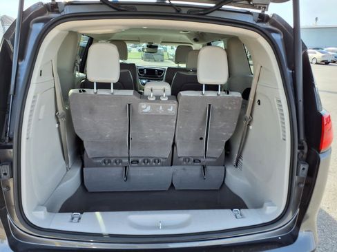 Used 2021 Chrysler Voyager Lxi image 18