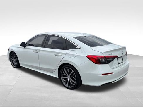 Used 2022 Honda Civic Touring image 3