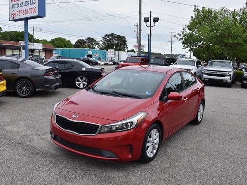 Used 2017 Kia Forte S FWD image 2