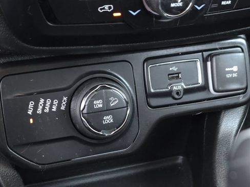 Used 2023 Jeep Renegade Trailhawk AWD/4WD image 26