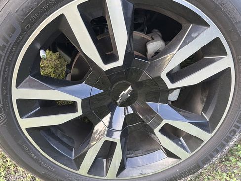 Used 2018 Chevrolet Suburban Premier w/ RST Edition RWD image 5