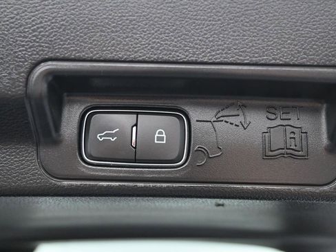 Used 2022 Ford Explorer XLT w/ Equipment Group 202A image 29