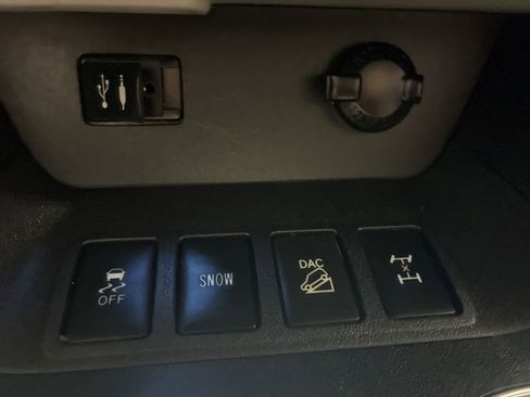 Used 2015 Toyota Highlander Limited image 27