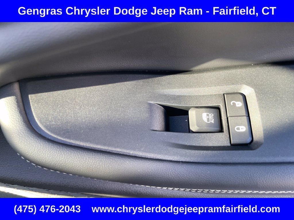 Used 2023 Jeep Grand Cherokee L Limited w/ Luxury Tech Group II AWD/4WD image 17