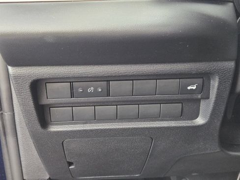 Used 2025 Mitsubishi Outlander AWD image 24