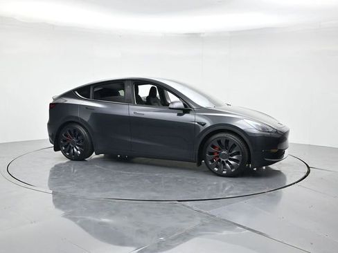 Used 2024 Tesla Model Y Performance AWD/4WD image 3