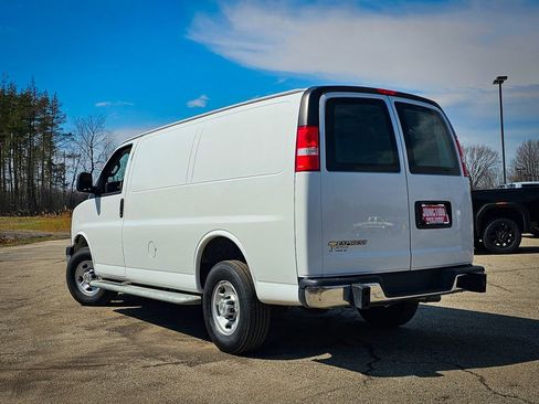 Used 2024 Chevrolet Express 2500 w/ Driver Convenience Package RWD image 5