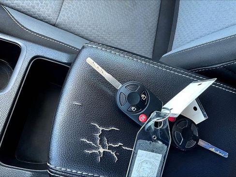 Used 2017 Ford Escape SE w/ Equipment Group 201A image 10