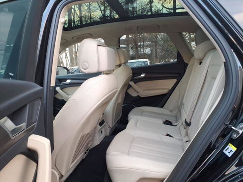 Used 2023 Audi Q5 2.0T Premium w/ Convenience Package image 15