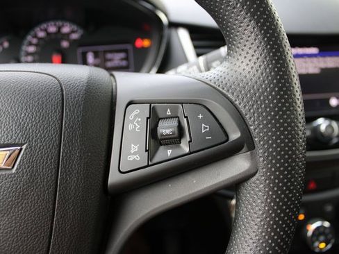 Used 2021 Chevrolet Trax LT image 17