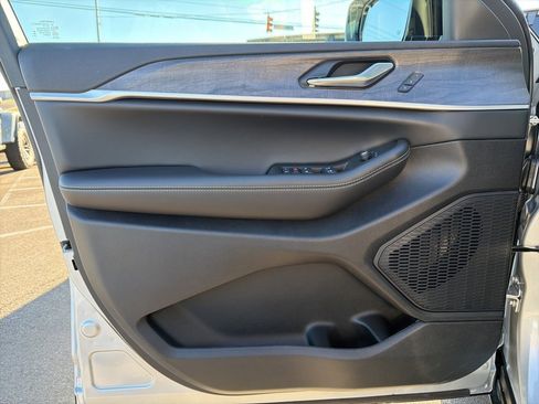 New 2025 Jeep Grand Cherokee L Limited image 35