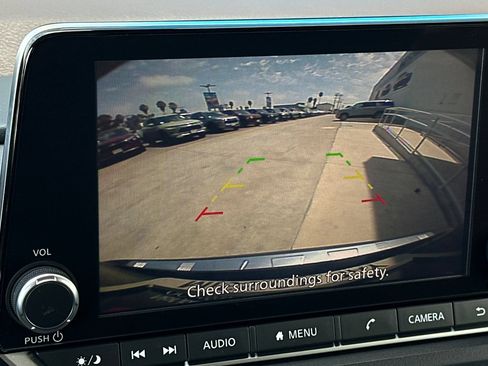 Used 2023 Nissan Rogue SV FWD image 18