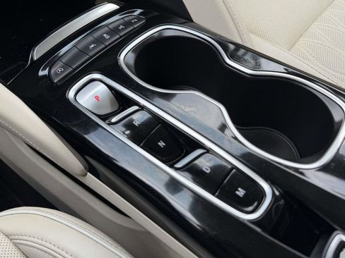Used 2022 Buick Envision Avenir w/ Technology Package II FWD image 6