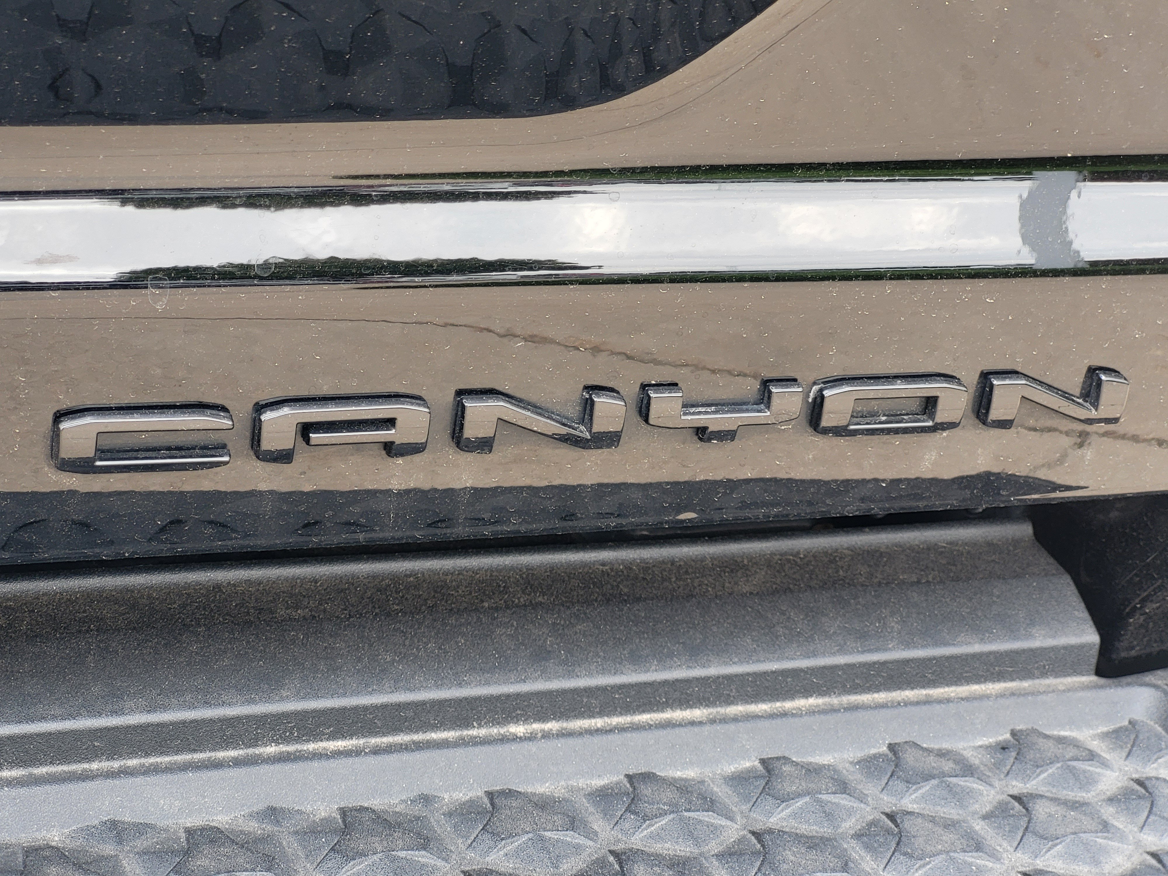 Certified 2023 GMC Canyon Denali w/ Denali Black Edition AWD/4WD image 12