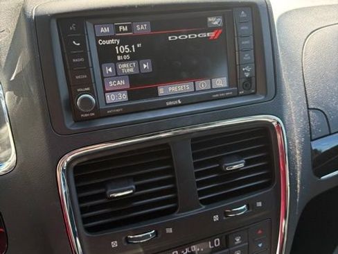 Used 2017 Dodge Grand Caravan SXT w/ Driver Convenience Group FWD image 13