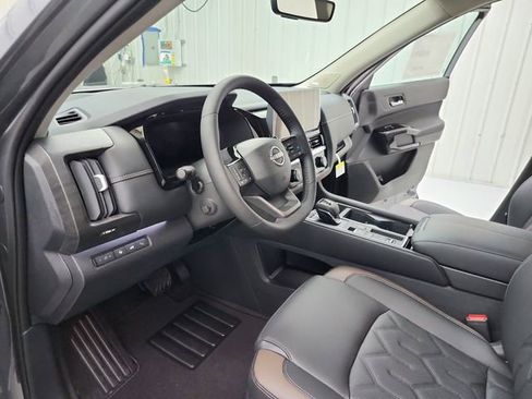 New 2026 Nissan Pathfinder Platinum FWD image 18