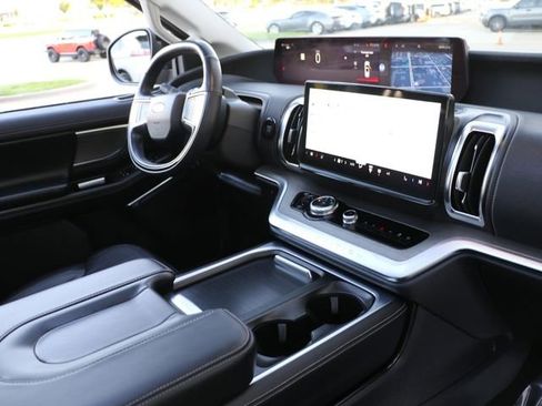 Used 2025 Ford Expedition Platinum AWD/4WD image 12