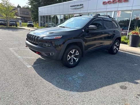 Used 2016 Jeep Cherokee Trailhawk w/ Comfort/Convenience Group AWD/4WD image 3