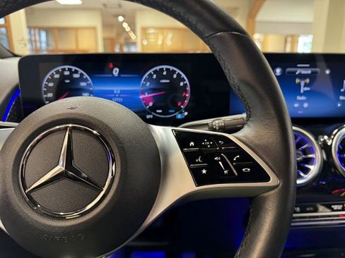 Used 2025 Mercedes-Benz GLB 250 image 19